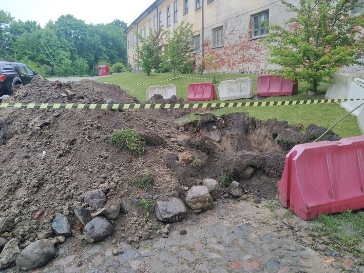 Историческая протечка: в Черняховске подземная авария подарила замку новые экспонаты - Новости Калининграда | Фото: сообщество «Замок Инстербург» / «ВКонтакте»