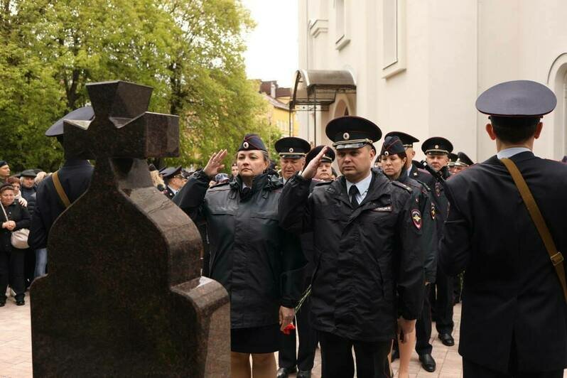 В Калининграде открыли Аллею памяти погибших сотрудников УМВД и Росгвардии - Новости Калининграда | Фото: пресс-служба регионального УМВД