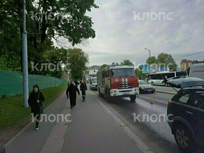 Ребёнка увозят на скорой в больницу  | Фото: очевидец 