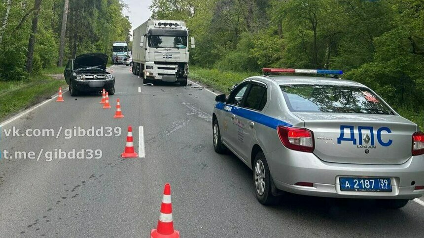 Столкнулся с грузовиком: на дороге Калининград — Балтийск погиб водитель Renault   - Новости Калининграда | Фото: Госавтоинспекция Калининградской области