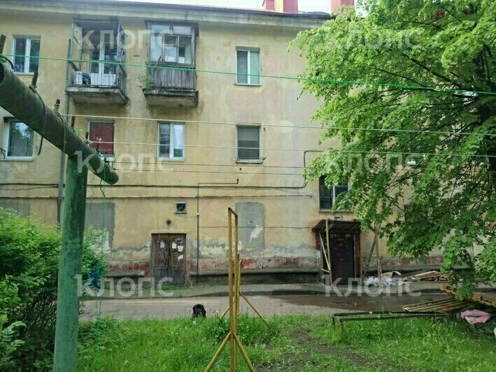 Погиб из-за капремонта: на Киевской рабочий сорвался с крыши дома и разбился насмерть (фото) - Новости Калининграда | Фото: очевидцы