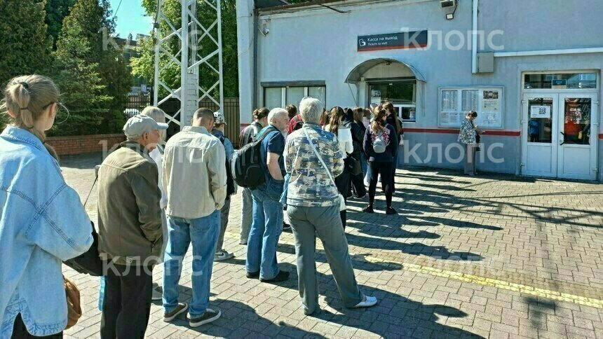 Очереди, чтобы выйти в город: пассажирам прибывших электричек приходится покупать билеты на Северном вокзале   - Новости Калининграда | Фото: очевидцы