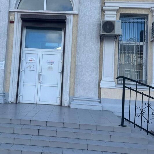 РЖД оштрафовали за отсутствие контактных указателей для слепых на станции в Балтийске  - Новости Калининграда | Фото: Северо-Западная транспортная прокуратура 