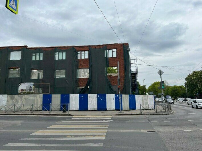 «Все дожди и снег туда»: что происходит с многострадальным Домом пожарных на Литовском валу - Новости Калининграда | Фото: «Клопс»