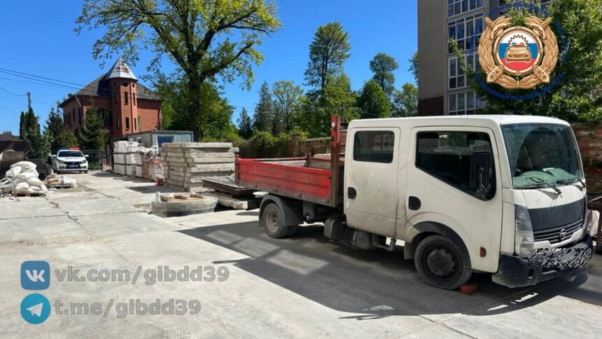 В Гурьевске «восставший» грузовик прижал водителя к стене  - Новости Калининграда | Фото: ГАИ Калининградской области 