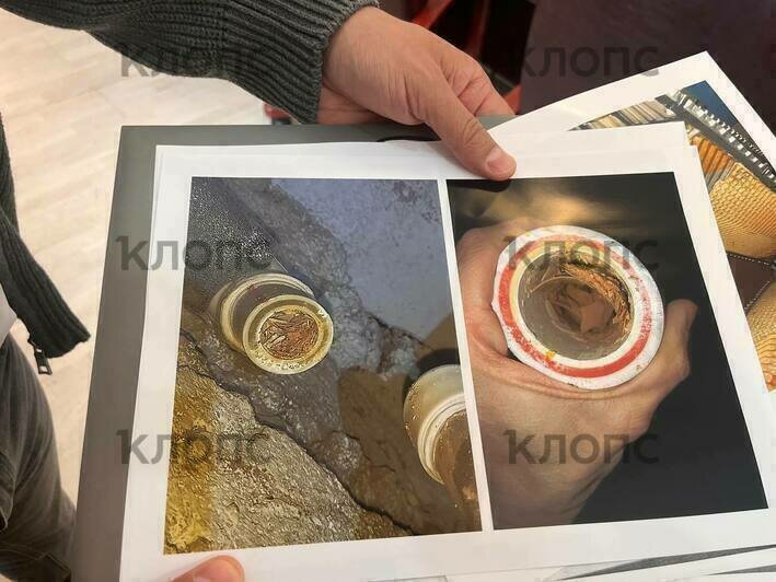 Забитые непонятной субстанцией трубы через несколько дней после очистки | Фото: «Клопс»