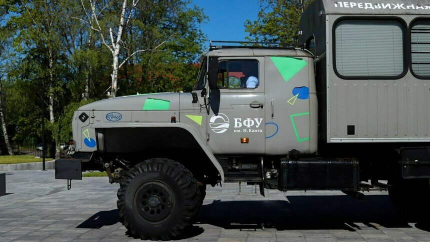 «Вузы для фронта!»: БФУ им. И. Канта передал на СВО автомобиль «Урал-4320» - Новости Калининграда