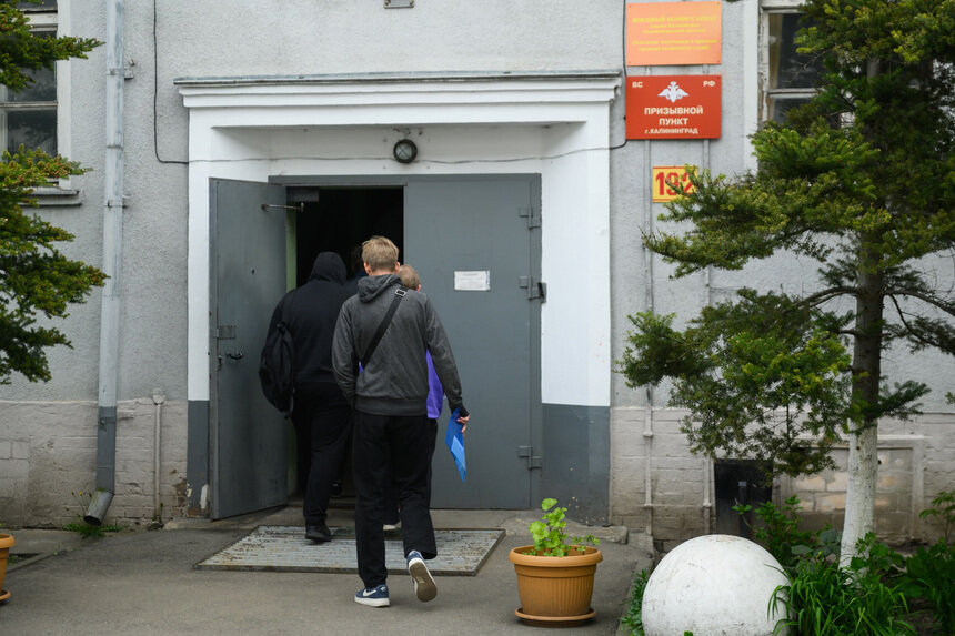Администрация Калининграда продлевает дополнительные меры поддержки участникам СВО | Фото: Александр Мелехов