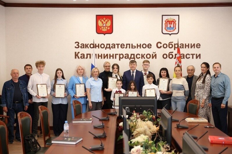 Андрей Кропоткин поздравил победителей конкурса семейных историй «Эстафета гордости»   - Новости Калининграда | Фото: пресс-служба регионального парламента