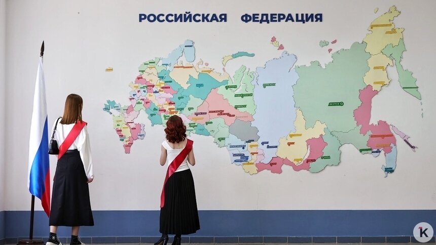 Фото дня: калининградские выпускники школ накануне вступления во взрослую жизнь  - Новости Калининграда | Фото: Александр Подгорчук / «Клопс»