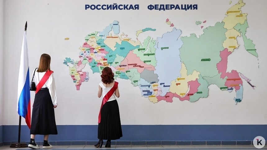 Фото дня: калининградские выпускники школ накануне вступления во взрослую жизнь  - Новости Калининграда | Фото: Александр Подгорчук / «Клопс»
