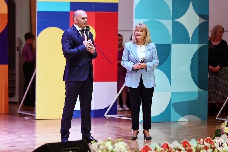 «Перед вами открыты все дороги и возможности»: в калининградских школах прозвенели последние звонки (фоторепортаж)   - Новости Калининграда | Фото: Александр Подгорчук / «Клопс»