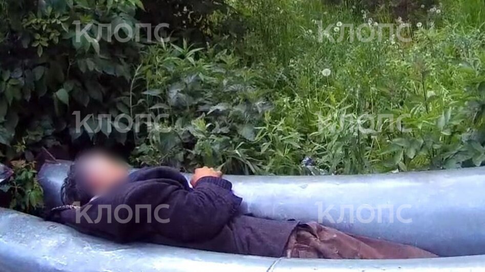 В таком положении мужчина провёл три часа | Фото: очевидец 