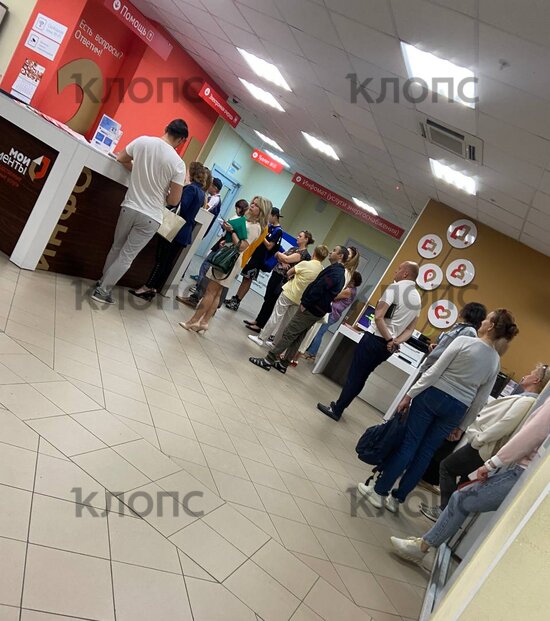 Посетители калининградских МФЦ два дня толпятся в очередях  - Новости Калининграда | Фото: очевидец 