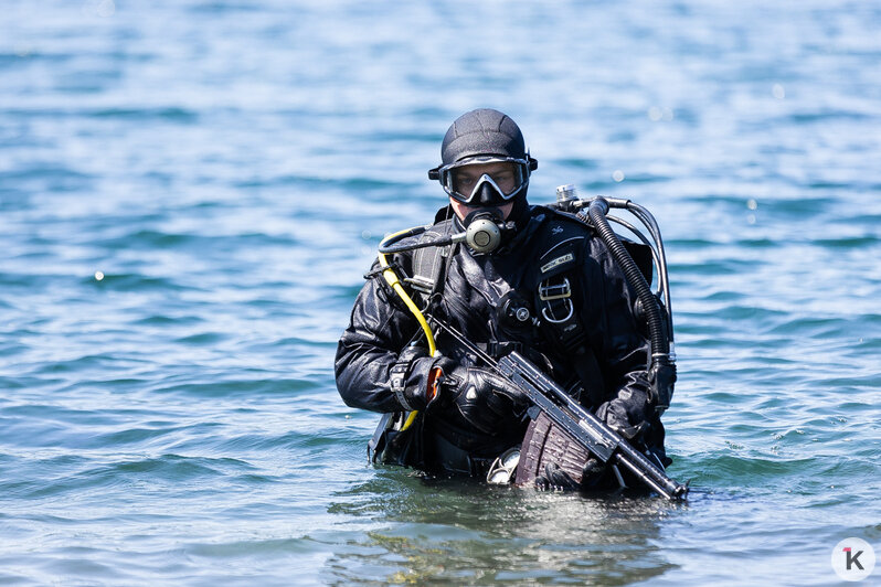 Водолазы Росгвардии прошли учения в карьере под Янтарным (фоторепортаж)  - Новости Калининграда | Фото: Александр Подгорчук / «Клопс»