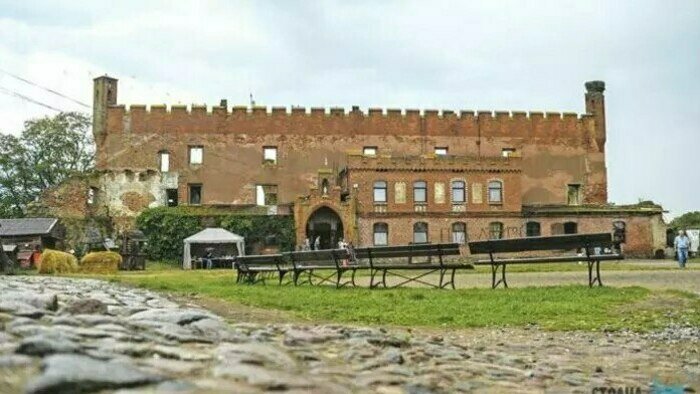 Реконструкция замка Шаакен в пос. Некрасово началась в прошлом году | Фото: Александр Мелехов