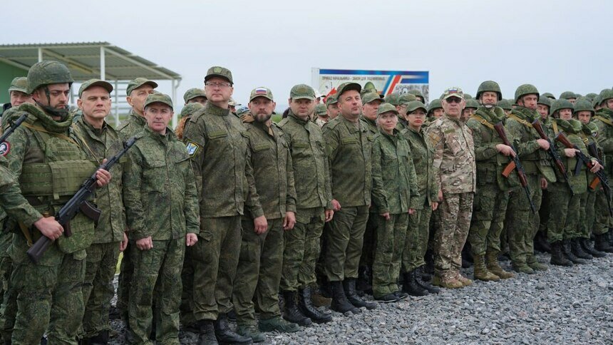 Вместе с губернатором в резерв вступили члены правительства области и руководители муниципатитетов | Фото: телеграм-канал Алексея Беспрозванных