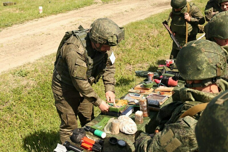 Губернатор, министры и главы муниципалитетов вступили в «БАРС-Калининград»  | Фото: телеграм-канал Алексея Беспрозванных