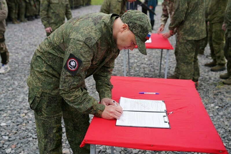 Губернатор, министры и главы муниципалитетов вступили в «БАРС-Калининград»  | Фото: телеграм-канал Алексея Беспрозванных