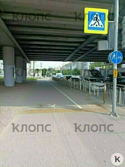 На Моспроспекте «Корсар» сошёл с рельсов и перегородил дорогу, трамваи встали в обоих направлениях (фото) - Новости Калининграда | Фото: очевидец
