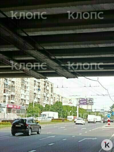 На Моспроспекте «Корсар» сошёл с рельсов и перегородил дорогу, трамваи встали в обоих направлениях (фото) - Новости Калининграда | Фото: очевидец