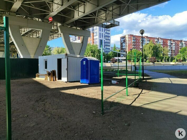 Ловушка для поклонников тарзанки: под Второй эстакадой в Калининграде устанавливают забор и пункт охраны (фото)  - Новости Калининграда | Фото: «Клопс»