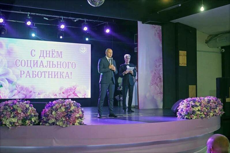 «Это профессия доброты»: Беспрозванных поздравил соцработников с предстоящим праздником - Новости Калининграда | Фото: Алексей Беспрозванных 