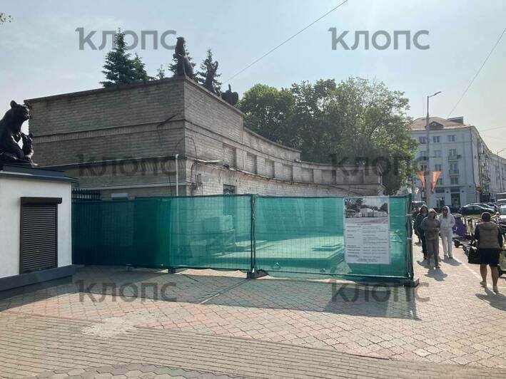 Облик истинный, но не надолго: исторический вид здания бывшего кафе «Солянка» у Калининградского зоопарка показался на время ремонта (фото)  - Новости Калининграда | Фото: «Клопс»‎