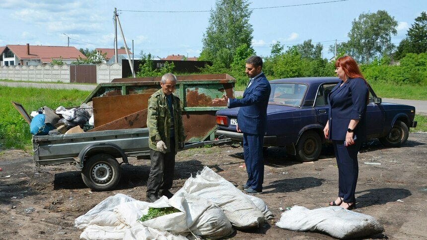 Новый руководитель Советска пристыдил местного жителя за мусор в неположенном месте   - Новости Калининграда | Фото: администрация Советска