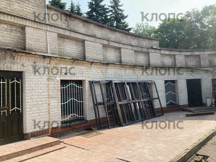Облик истинный, но не надолго: исторический вид здания бывшего кафе «Солянка» у Калининградского зоопарка показался на время ремонта (фото)  - Новости Калининграда | Фото: «Клопс»‎