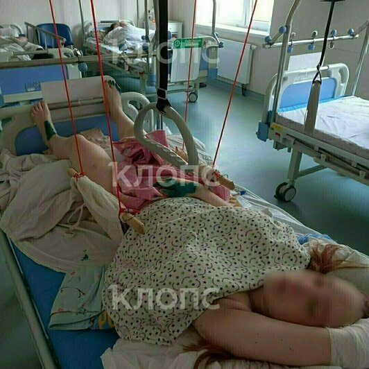 Дочь Елены и её муж ехали на мотоцикле, когда поперёк дороги разворачивалась машина. Мужчина погиб, девочка чудом выжила. | Фото: архив семьи