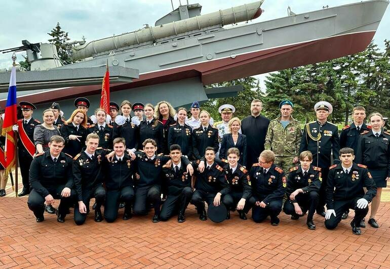 В Калининграде прошла торжественная церемония прощания со Знаменем кадетского корпуса - Новости Калининграда | Фото: СК