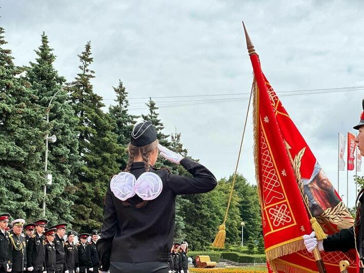 В Калининграде прошла торжественная церемония прощания со Знаменем кадетского корпуса - Новости Калининграда | Фото: СК