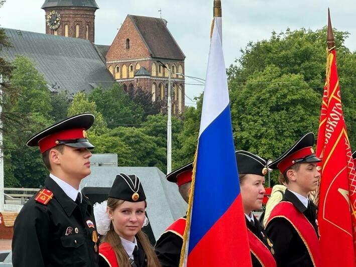 В Калининграде прошла торжественная церемония прощания со Знаменем кадетского корпуса - Новости Калининграда | Фото: СК