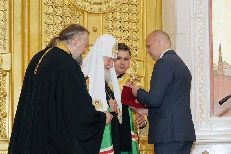 Алексей Беспрозванных вручил Святейшему Патриарху Московскому и всея Руси Кириллу орден «За заслуги перед Калининградской областью» (фото;видео) - Новости Калининграда | Фото: Алексей Беспрозванных 