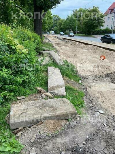 На проспекте Победы демонтировали гранитные бордюры. | Фото: очевидец