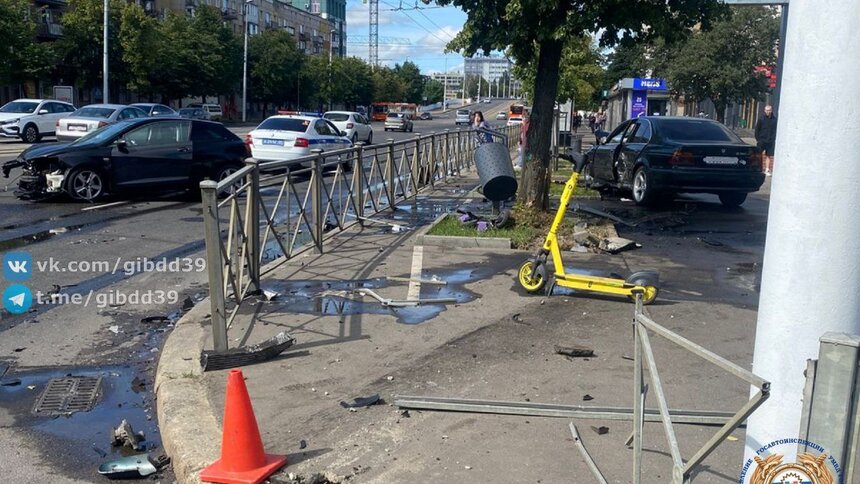 Водитель легковушки, устроивший ДТП на пересечении Ленпроспекта и Краснооктябрьской, ехал на красный - Новости Калининграда | Фото: ГАИ Калининградской области 