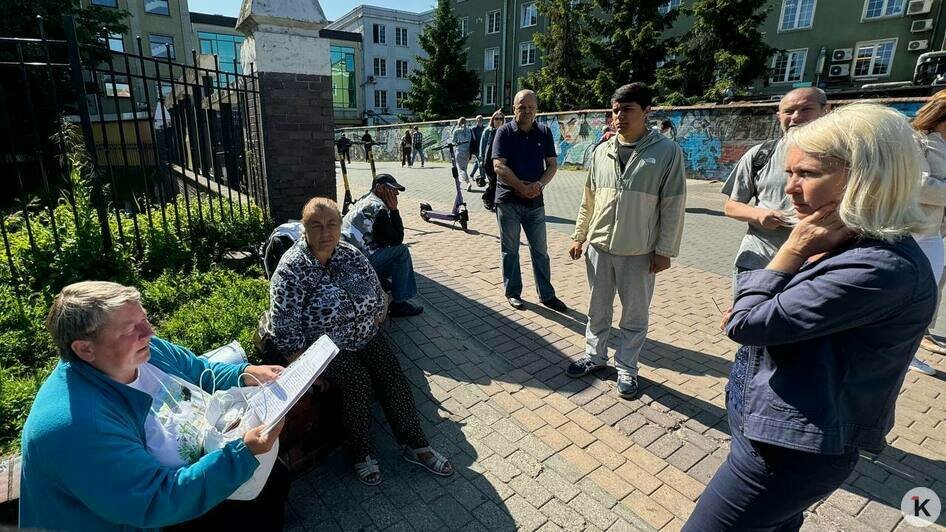 «Я здесь останусь. С ними»: на Северном вокзале снесли овощную палатку, хозяйка которой несколько лет заботилась о людях и бездомных собаках (фоторепортаж) - Новости Калининграда | Фото: «Клопс»
