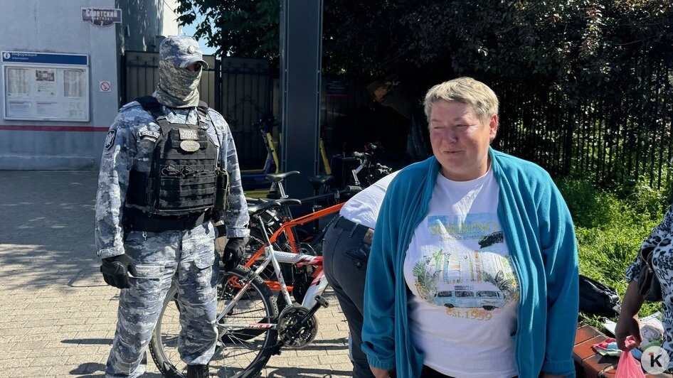 «Я здесь останусь. С ними»: на Северном вокзале снесли овощную палатку, хозяйка которой несколько лет заботилась о людях и бездомных собаках (фоторепортаж) - Новости Калининграда | Фото: «Клопс»