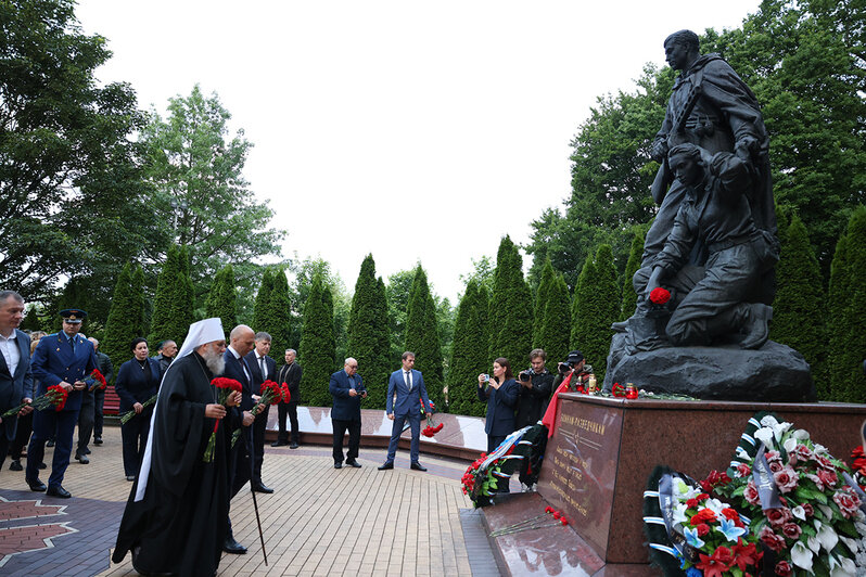 4 часа утра, почти 300 человек: калининградцы зажгли свечи в память о погибших в годы Великой Отечественной войны (фото) - Новости Калининграда | Фото: пресс-служба правительства Калининградской области
