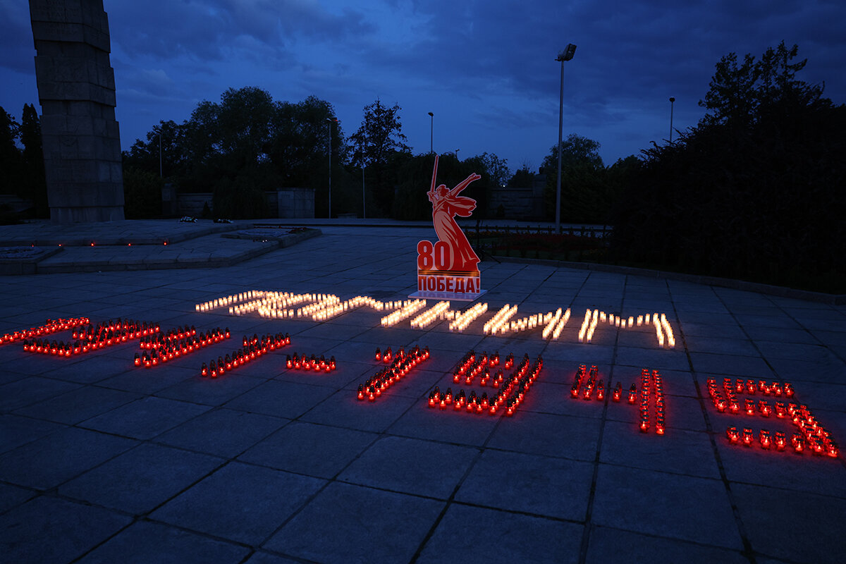 4 часа утра, почти 300 человек: калининградцы зажгли свечи в память о погибших в годы Великой Отечественной войны (фото) - Новости Калининграда | Фото: пресс-служба правительства Калининградской области