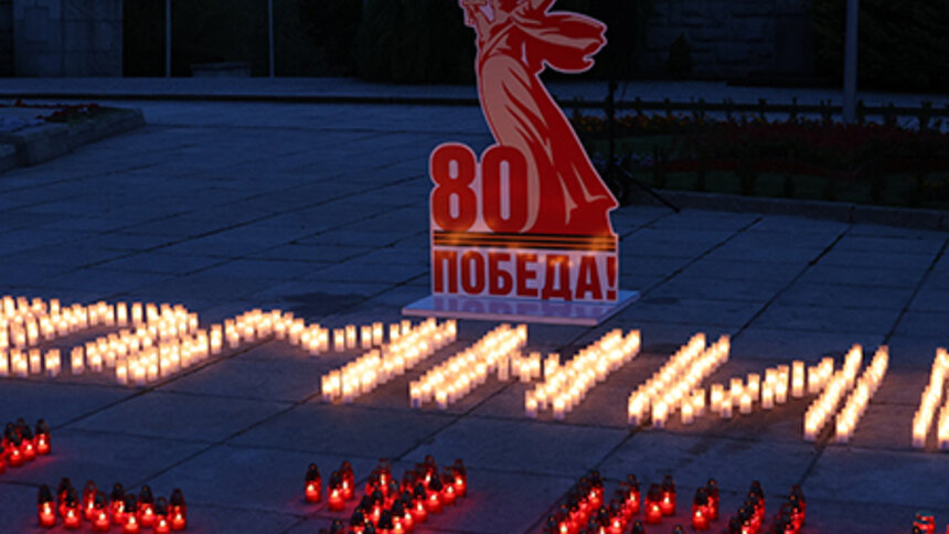 4 часа утра, почти 300 человек: калининградцы зажгли свечи в память о погибших в годы Великой Отечественной войны (фото) - Новости Калининграда | Фото: пресс-служба правительства Калининградской области