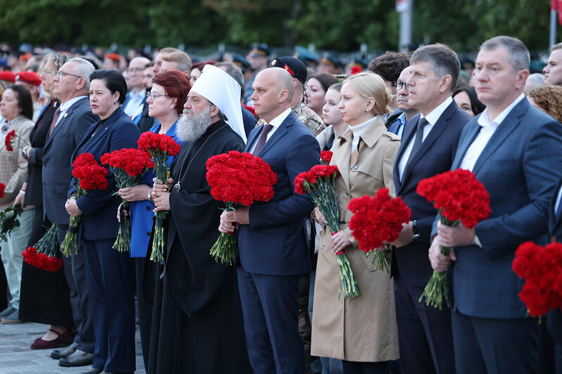 4 часа утра, почти 300 человек: калининградцы зажгли свечи в память о погибших в годы Великой Отечественной войны (фото) - Новости Калининграда | Фото: пресс-служба правительства Калининградской области
