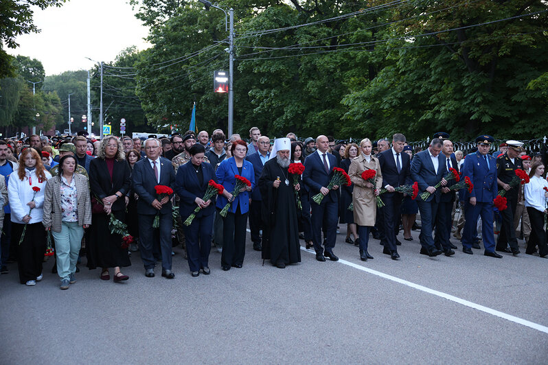 4 часа утра, почти 300 человек: калининградцы зажгли свечи в память о погибших в годы Великой Отечественной войны (фото) - Новости Калининграда | Фото: пресс-служба правительства Калининградской области
