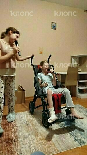 Девочка любит петь и даже занята первое место в детском конкурсе  | Фото: архив семьи 