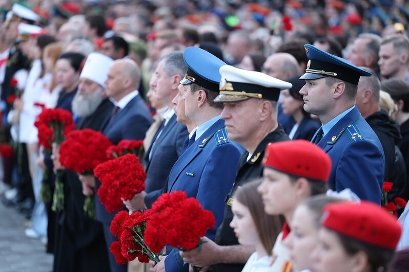 4 часа утра, почти 300 человек: калининградцы зажгли свечи в память о погибших в годы Великой Отечественной войны (фото) - Новости Калининграда | Фото: пресс-служба правительства Калининградской области