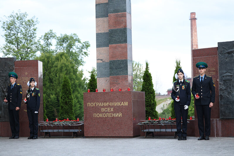 4 часа утра, почти 300 человек: калининградцы зажгли свечи в память о погибших в годы Великой Отечественной войны (фото) - Новости Калининграда | Фото: пресс-служба правительства Калининградской области