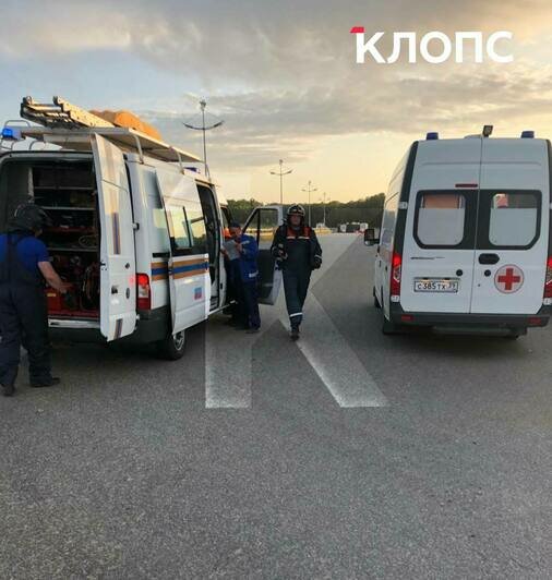 В салоне сильно пахло алкоголем: на въезде в Светлогорск водитель не справился с управлением и влетел в отбойник (фото) - Новости Калининграда | Фото: очевидец 