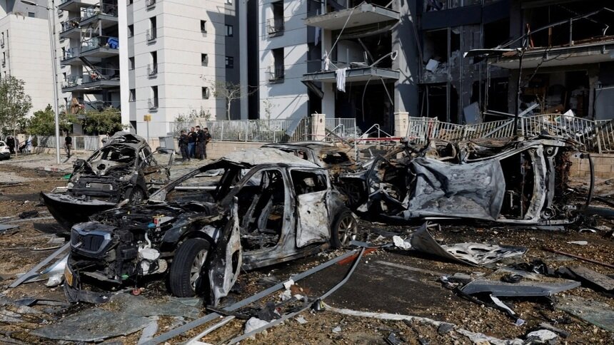 Последствия иранского удара по израильскому городу Беэр-Шева | Фото: Reuters