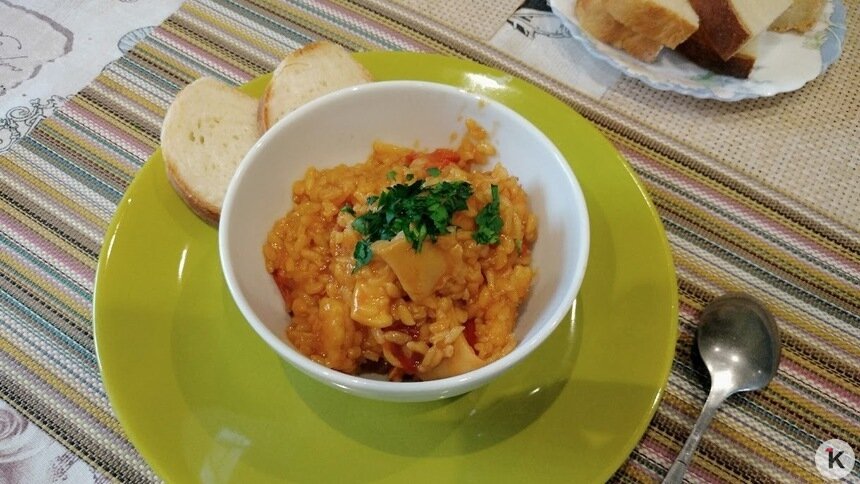 Мелосо — значит «медовый»: готовим рис с морепродуктами и печём вишнёвый пирог вместе с «Клопс»   - Новости Калининграда | Фото: «Клопс»